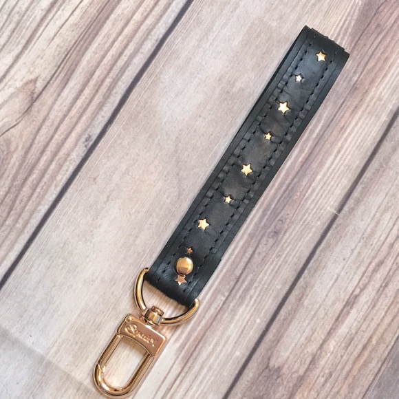 Spark*l Band Custom Wristlet Keychain in Black Leather with Rose Gold Stars - Picture 2 of 7
